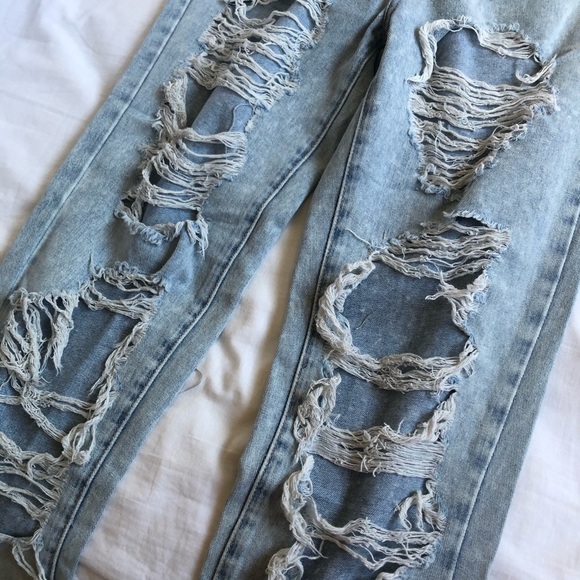 NWT Light Blue High Rise Distressed Mom Je… - Picture 3 of 4